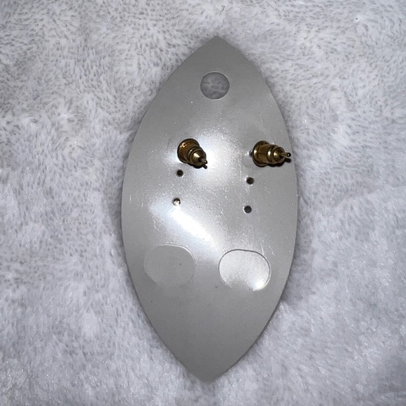 Fashion Paris Set of Necklace & Earrings - Picture 6 of 6